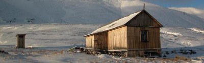 SvalbardChata.jpg