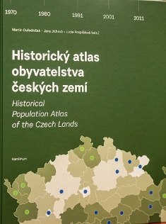 Nepřehlédněte první dílo, detailně mapující téměř stoletý vývoj obyvatelstva na českém území.