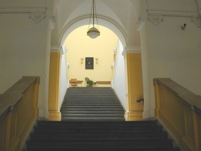 Hlavova 8, hlavní schodiště