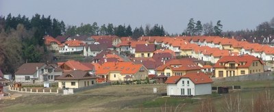 Suburbanizace jižně od Prahy - obec Jesenice